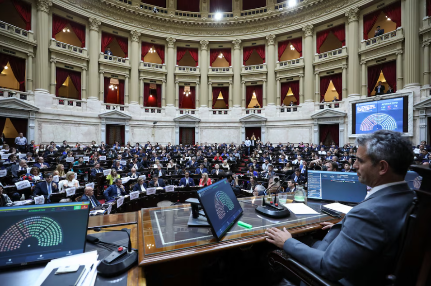 El Gobierno advierte que el Presupuesto aprobado en Diputados pone en riesgo el déficit cero y evalúa vetarlo