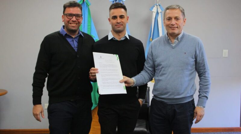 Fernando Gray entregó el decreto de promoción industrial a la empresa Kioshi Footwear