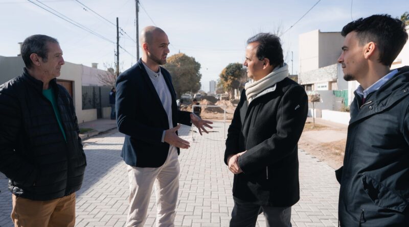 Río Cuarto: Llamosas supervisó los trabajos de adoquinado ejecutados en San Juan al 1400