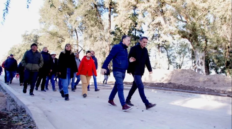 Fernando Gray y Gabriel Katopodis recorrieron obras en Esteban Echeverría