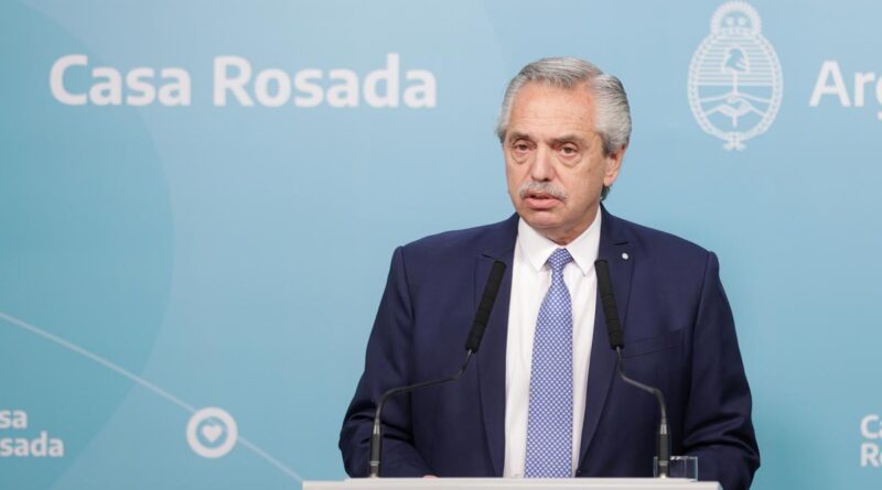 Fernández acusa a Macri de desfinanciar Anses y se compromete a crear un “fondo solvente” para jubilados