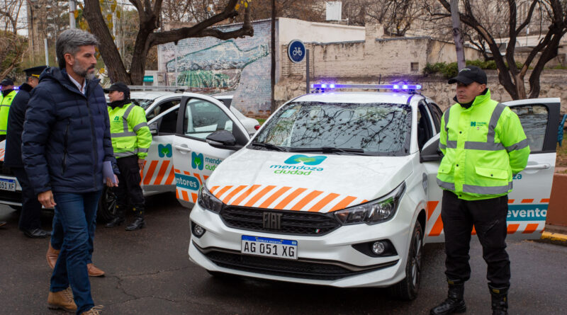 Ulpiano Suarez presentó 10 nuevos móviles para fortalecer la seguridad de la Ciudad de Mendoza