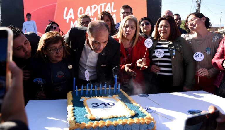 El Intendente de San Fernando del Valle de Catamarca encabezó las celebraciones en un nuevo aniversario de la ciudad
