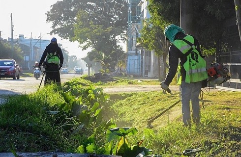 Acentúan tareas de embellecimiento de paseos y espacios públicos en todo el ejido urbano
