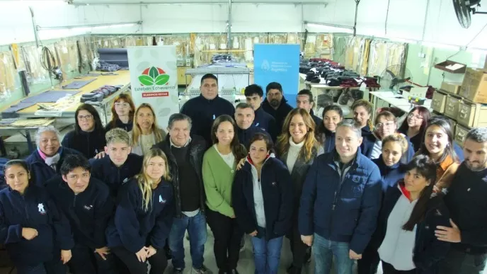 Gray inauguró un playón deportivo en el barrio Siglo XX de El Jagüel