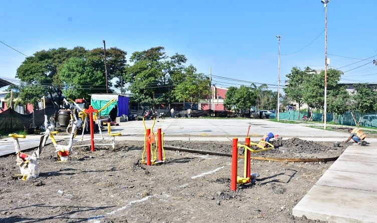 Formosa: avanzan a buen ritmo las obras de construcción de plazas y playones deportivos en los barrios San Pedro, Fontana y Namqom