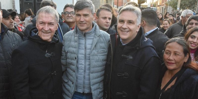 Schiaretti, Llaryora y Passerini recorrieron la urbanización de barrio Los Artesanos