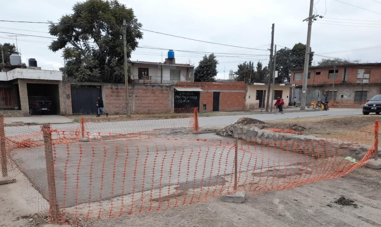 Salta recuperó más de 2 mil m2 de calzada en barrio Solís Pizarro Salta recuperó más de 2 mil m2 de calzada en barrio Solís Pizarro