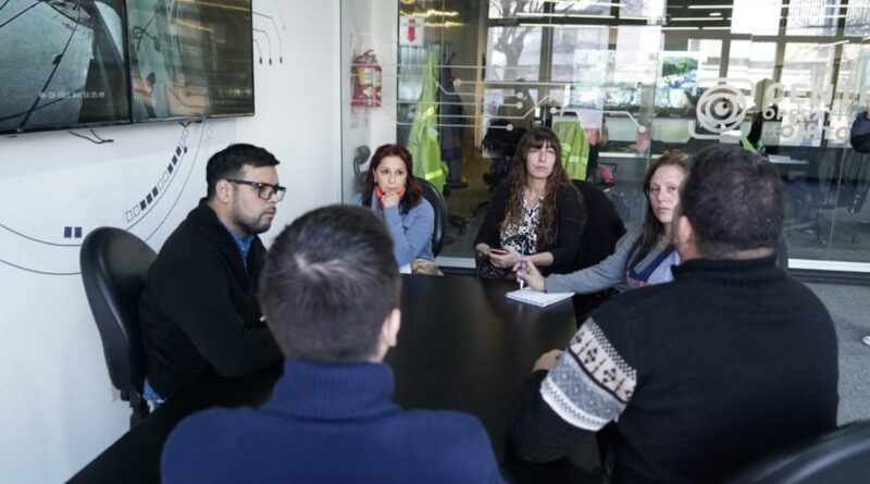El personal del centro operativo de monitoreo realizó una charla para autoridades y docentes de tres escuelas de 9 de Abril