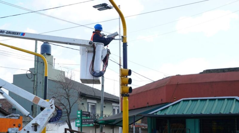 El municipio de Esteban Echeverría avanza con la instalación de cámaras de seguridad en el distrito