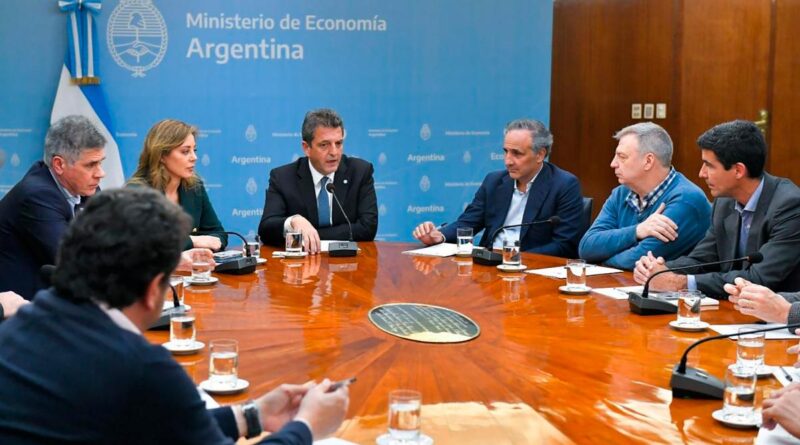 El Gobierno congeló el precio de los combustibles hasta el 31 de octubre