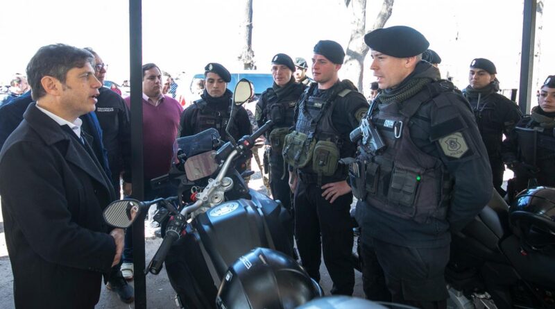 Kicillof en San Martin: “Nos dedicamos a reconstruir una fuerza policial abandonada”