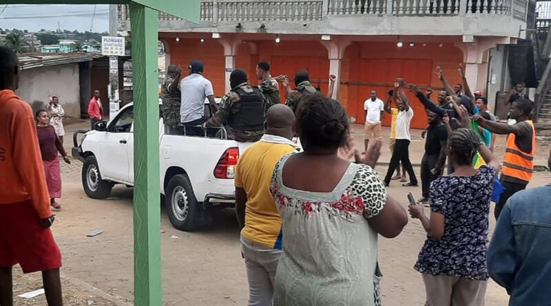 Gabón: militares tomaron el poder y pusieron en arresto domiciliario al presidente Bongo