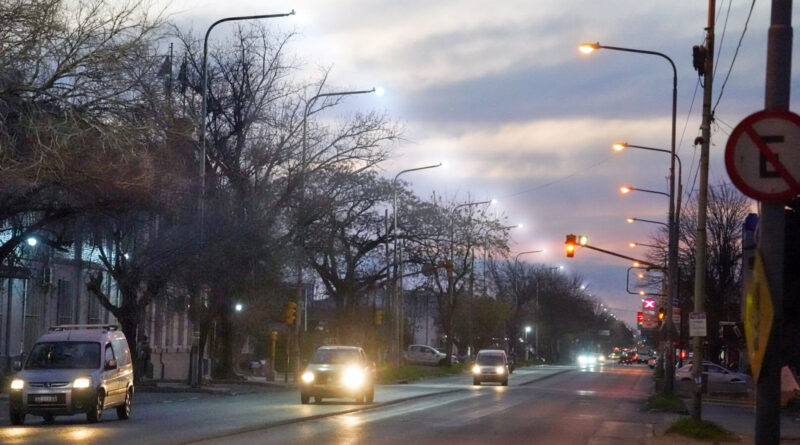 La Plata renueva la iluminación en un importante tramo de avenida 122