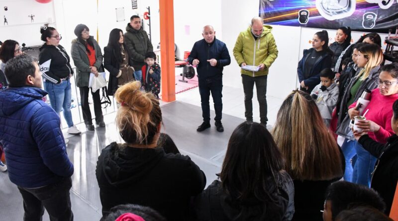Gustavo Sastre se reunió con una cooperativa de mujeres en formación que busca dar soluciones habitacionales con métodos sustentables