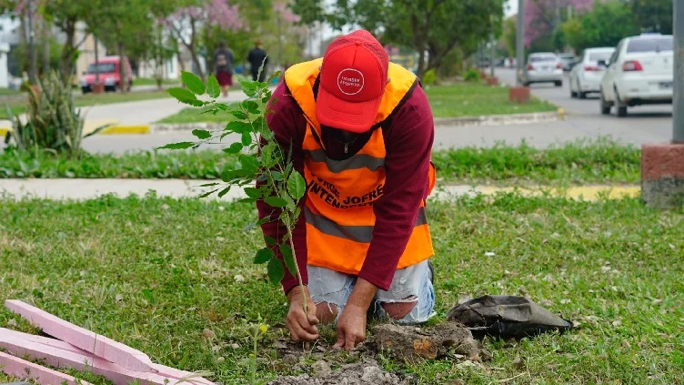 La comuna capitalina de Formosa celebró el Día del Árbol con un amplio operativo de arborización