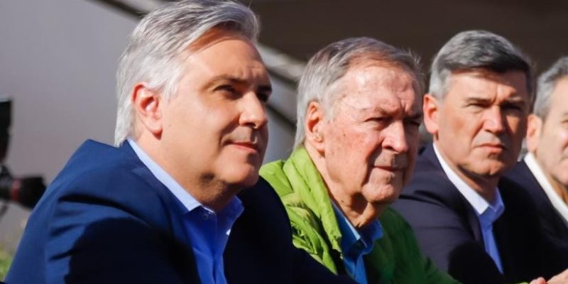 Llaryora acompañó a Schiaretti en la firma de convenio sectorial para migrar vehículos al uso de biocombustible Llaryora acompañó a Schiaretti en la firma de convenio sectorial para migrar vehículos al uso de biocombustible