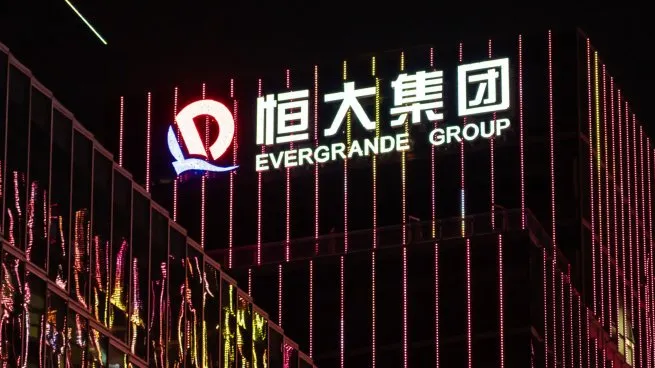 Las acciones de Evergrande se desplomaron casi 80% en su regreso a la bolsa
