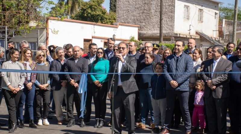 Tassano con Valdés, en inauguración de pavimento: “Juntos seguiremos transformando la ciudad de Corrientes”
