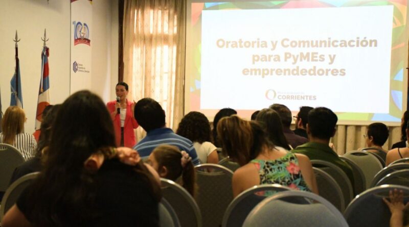 Emprendedores de la ciudad de Corrientes se capacitan en oratoria y comunicación