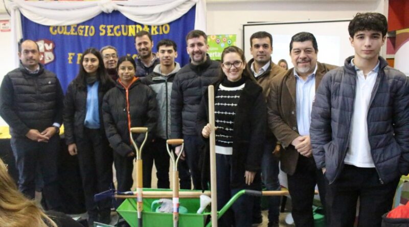 La Municipalidad de Corrientes entregó herramientas a ocho escuelas para crear sus propias huertas