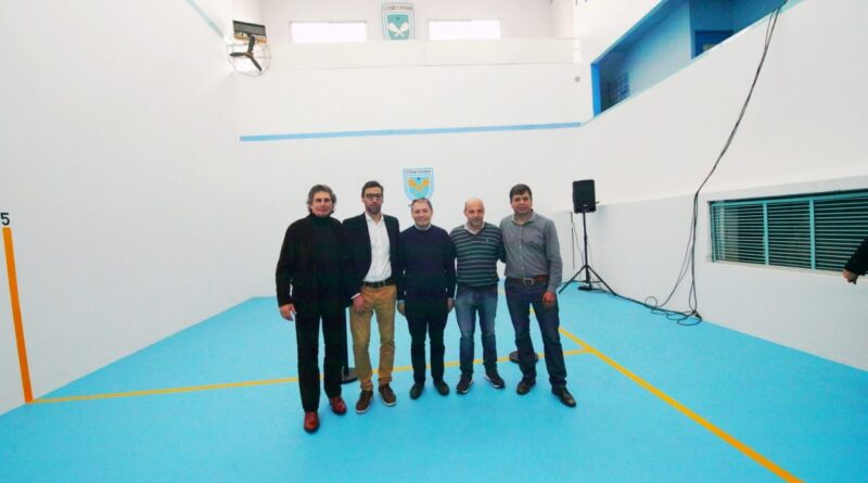Fernando Gray participó de la reinauguración de la cancha de pelota paleta del Club Social y Deportivo Esteban Echeverría