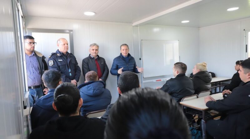 Fernando Gray recorrió el centro de entrenamiento de la policía bonaerense y supervisó el curso para conducir patrulleros