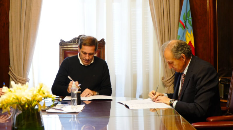 Garro firmó un convenio con la UCALP para implementar prácticas preprofesionales