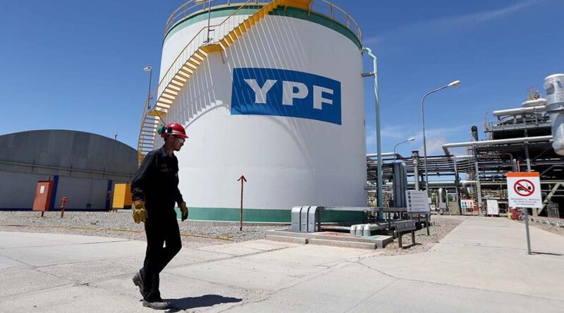 El Gobierno apelará el fallo “equivocado” en el caso YPF para preservar la soberanía energética