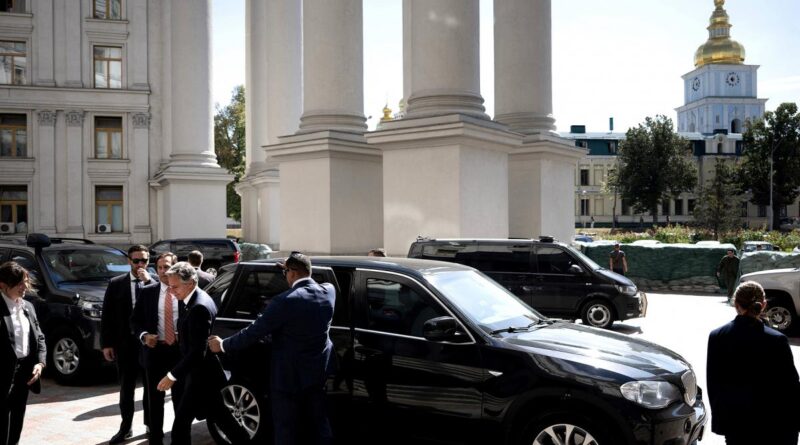 Blinken realiza visita inesperada a Kiev y anuncia asistencia financiera de mil millones de dólares