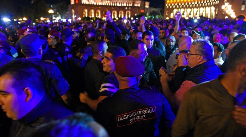 En Nagorno Karabaj, los armenios consideran una tregua con una situación inclinada a favor de Azerbaiyán