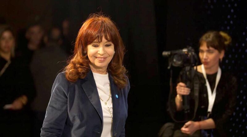 Cristina Kirchner sostuvo que Massa le comunicó “la verdad al país acerca del FMI”