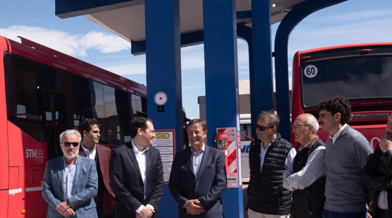 Mendoza: El Gobernador recorrió la primera estación de carga de GNC para colectivos