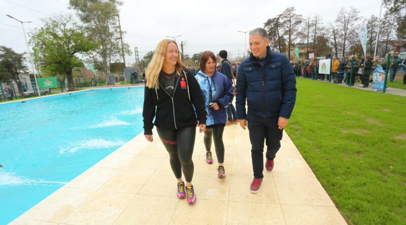 Fernando Gray inauguró el Natatorio Municipal en el Campo de Deportes Santa María, en El Jagüel