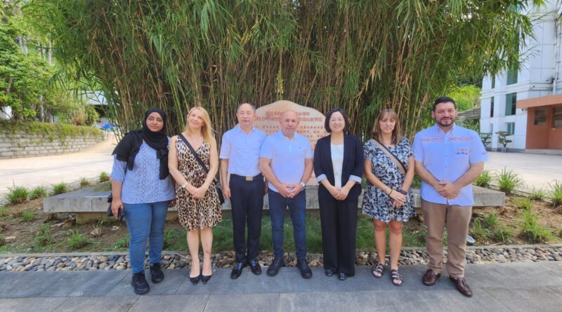 Sastre visitó la Universidad de Agricultura de Fuzhou y avanzó en un convenio para el desarrollo de una tecnología en Puerto Madryn