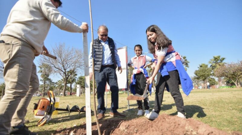 El plan de arbolado ya superó los 3.500 ejemplares plantados: “Esto es política de Estado”, ratificó Tassano