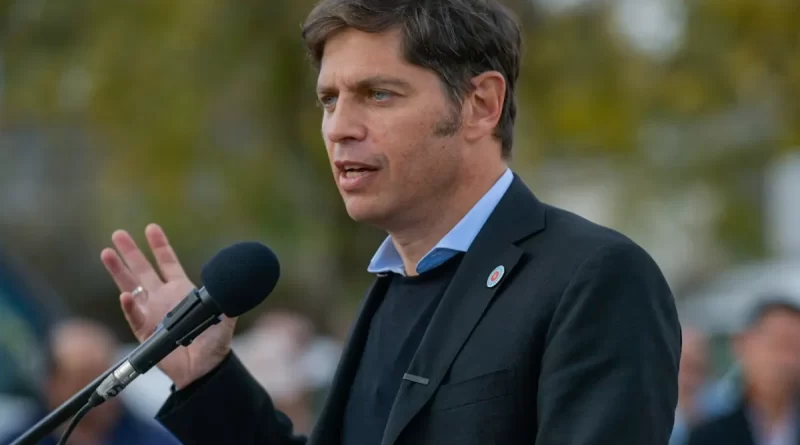 Axel Kicillof inaugura una unidad básica en homenaje a Raúl Alfonsín, la UCR lo acusa de “apropiación”