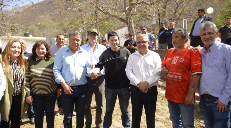 Catamarca: Raúl Jalil entregó aportes y maquinarias a productores de Los Ángeles