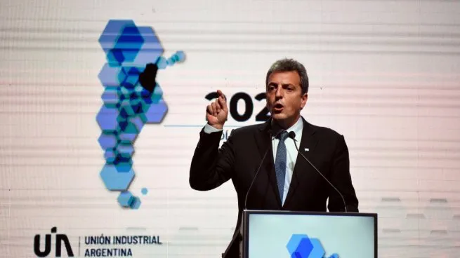 Criticando el plan de la dolarización, Massa llamó a los empresarios a “recuperar el valor de nuestra moneda”