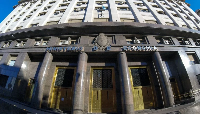 El Gobierno dio luz verde a tres préstamos internacionales por un total de 477 millones de dólares