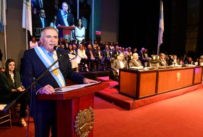 Tras asumir como gobernador, Jaldo dijo que impulsará un gobierno plural por el bien de los tucumanos