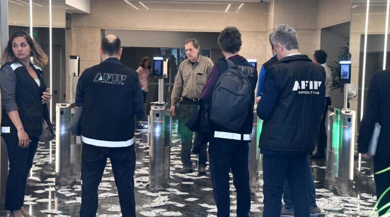 Restringen la salida del país para el croata Rojnica por operaciones con el dólar
