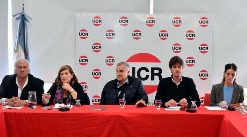 Inició la reunión de la UCR con acusaciones a Macri por fracturar JXC