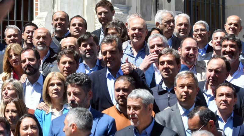 Massa y Kicillof instan a los intendentes de PBA a intensificar sus esfuerzos para ganar en el balotaje