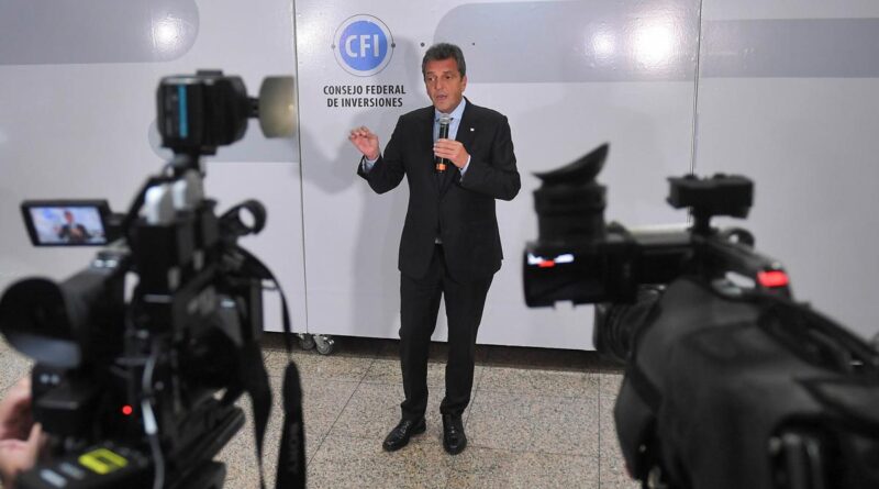 Massa criticó “los acuerdos de cúpulas” entre partidos y abogó por un “gobierno de unidad”