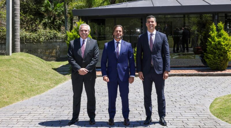El Presidente se reunió con sus pares de Uruguay y Paraguay por el Mundial 2030