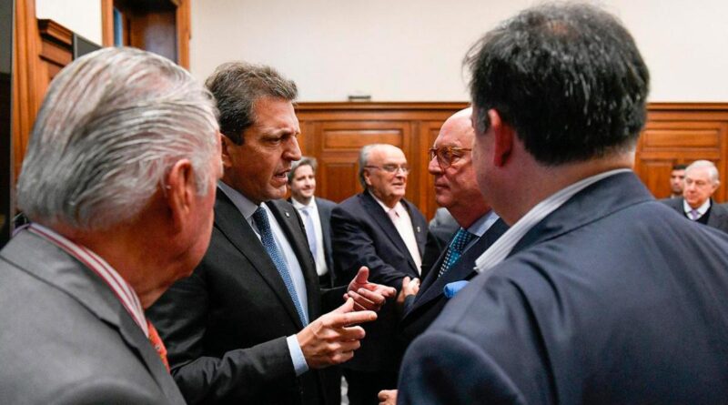 Massa tuvo una reunión con representantes de la UIA y los invito a formar parte de su gobierno de unidad nacional
