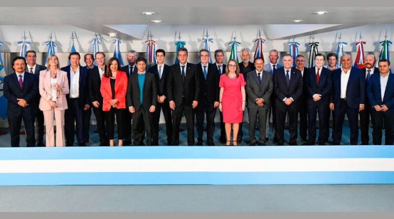 Los gobernadores del PJ respaldaron firmemente a Massa y advirtieron sobre un posible gobierno de Milei: “El país está en peligro”