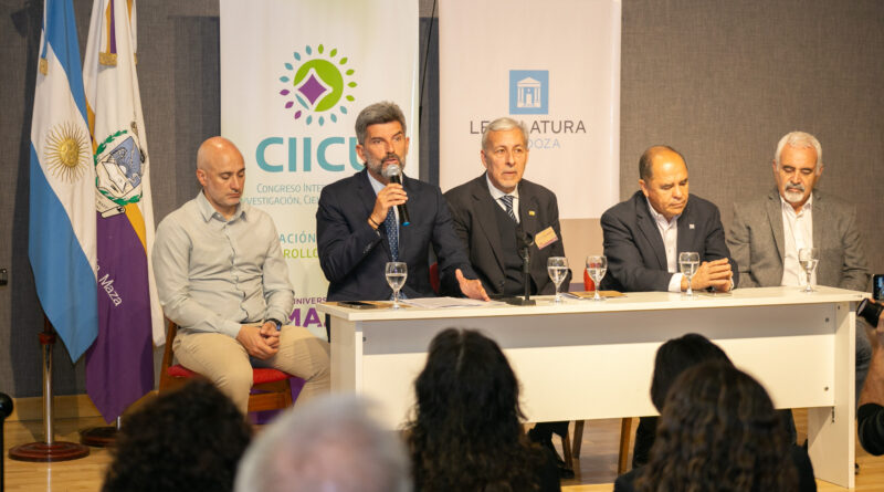 Ulpiano Suarez participó del primer Congreso Internacional de Investigación, Ciencia y Universidad