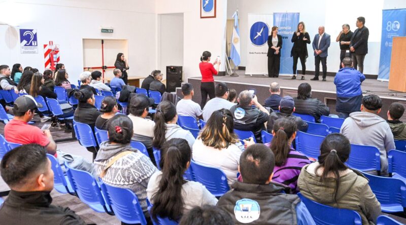 Sastre encabezó la presentación de un encuentro para fortalecer la igualdad de oportunidades y trato en la actividad pesquera